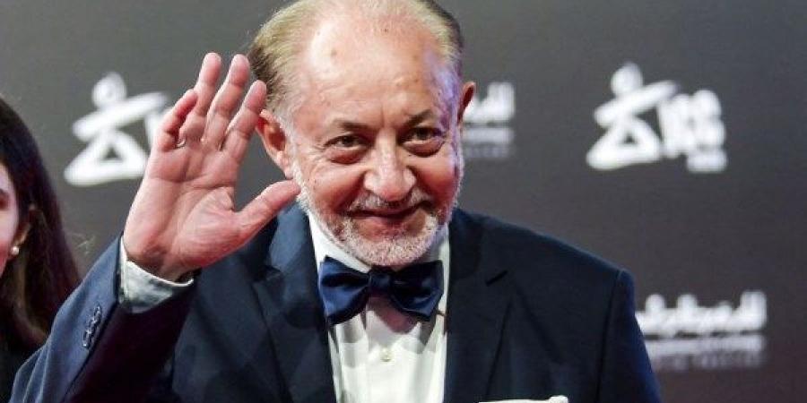 عبدالرحيم كمال ينعى عبدالعزيز مخيون: رحل ممثل كبير ومثقف استثنائي وصاحب رؤية فنيه
