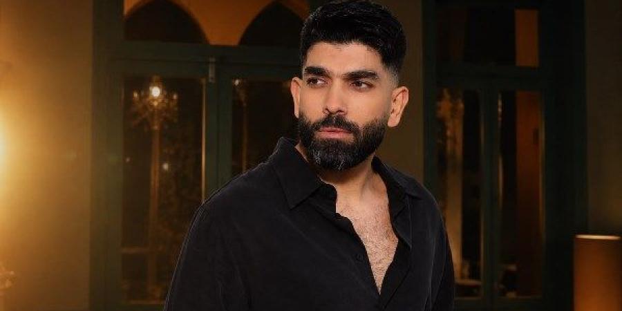 سامر أبو طالب يكسر المألوف في «100 حلفان» بفكرة كليب تُطرح للمرة الأولى | فيديو