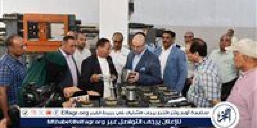 محافظ الفيوم يتفقد مصنع «الهدهد» بكوم أوشيم ويؤكد: التوسع الصناعي بوابة جذب الاستثمارات وتوفير فرص العمل