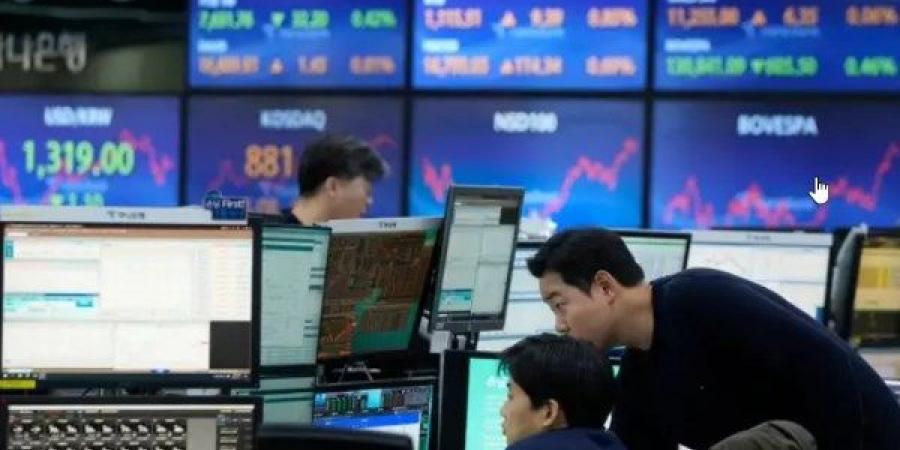الأسهم الآسيوية تتراجع بفعل توترات الشرق الأوسط وضغوط أسهم التكنولوجيا