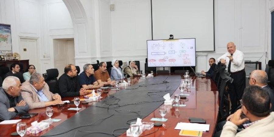 رئيس «القابضة للمياه» يتابع معدلات تنفيذ مشروعات المبادرة الرئاسية «حياة كريمة»