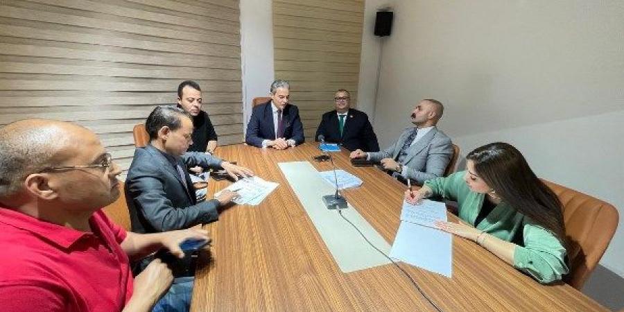نقيب الإعلاميين والشاذلي ينهيان خلاف الإعلامية بسنت النبراوي والصحفي أيمن حسن
