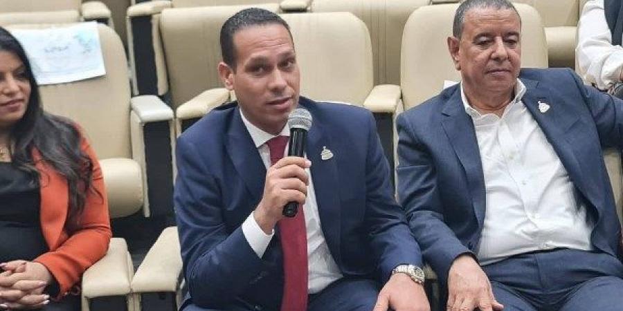 النائب سيد عبد الجليل يشارك في اجتماع المجلس التنفيذي لإدارة رضاء المنتفعين بالرعاية الصحية بالإسماعيلية