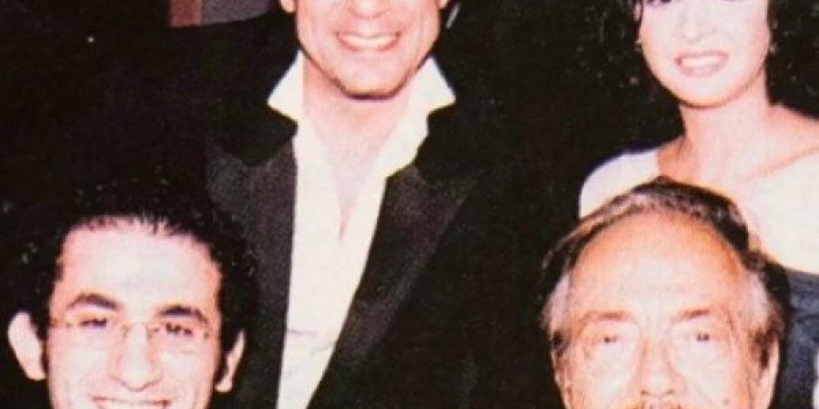 صورة من الزمن الجميل.. شريف منير يشارك لقطة تجمعه بكمال الشناوي وأحمد حلمى