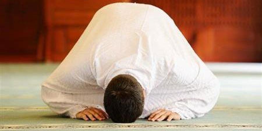 نسيت التشهد الأوسط في الصلاة فهل يجب سجود السهو؟.. اعرف كيفية جبره