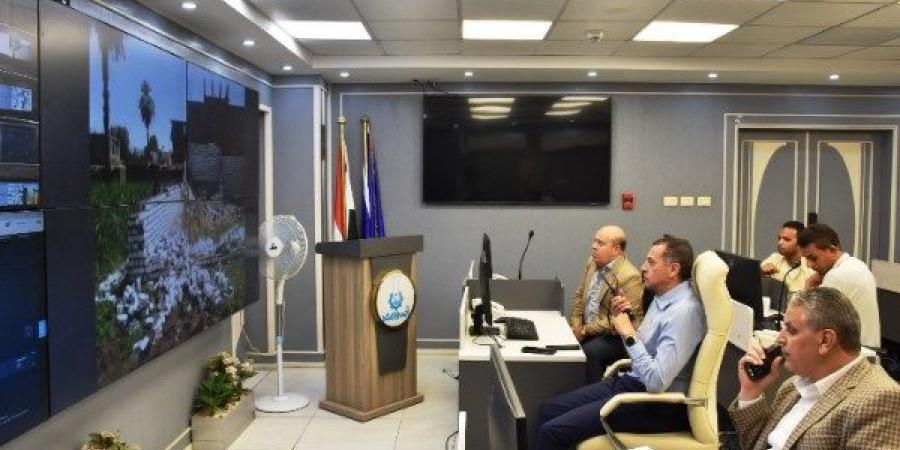 محافظ أسوان يطالب بسرعة إزالة أى مخالفات بناء أو تعديات على الأراضى