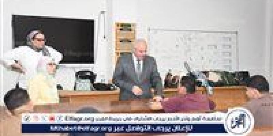 رئيس جامعة قناة السويس طلاب المستوى الثالث يؤدون امتحانات الفترة الثانية بكلية السياحة والفنادق
