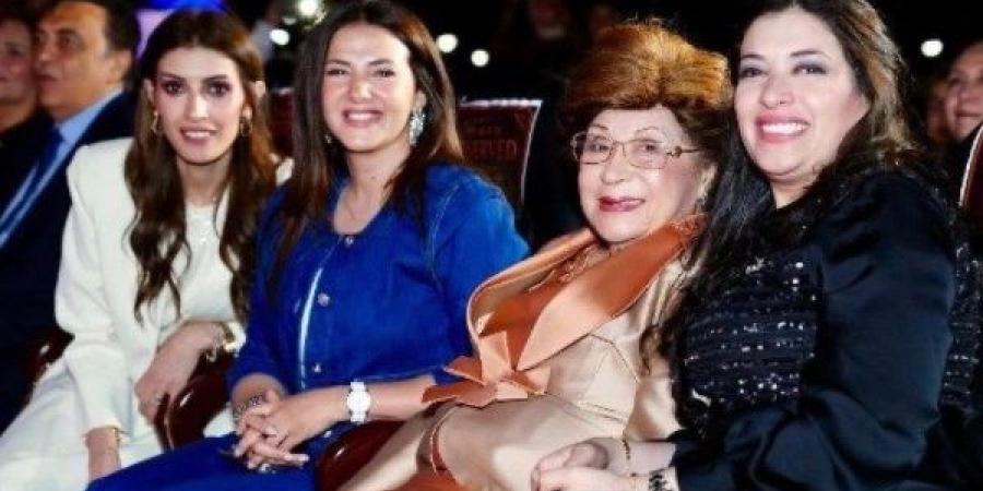 رسالة مؤلمة من حفيد نوال الدجوي بعد ظهور دنيا سمير غانم معها: أولادي معندهمش صورة مع جدتهم
