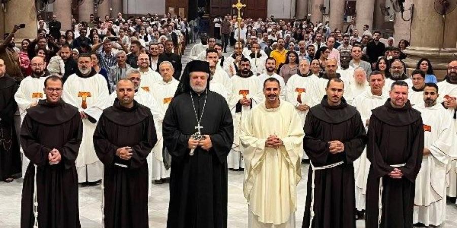 أربعة إخوة يعلنون نذورهم الدائمة برهبنة الإخوة الأصاغر في كنيسة سان جوزيف بالقاهرة