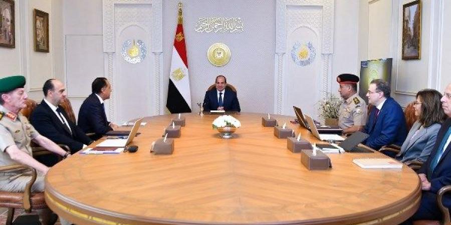 الرئيس السيسي يشدد على ضرورة مواصلة العمل لتطوير الجهاز الإداري للدولة
