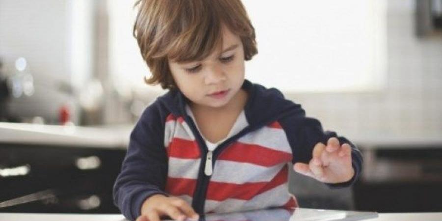 آباء يعانون من تأنيب الضمير.. خبير تربوي يؤكد: لاتوجد طريقة مثالية أو قاعدة ثابتة لتربية الأبناء|فيديو