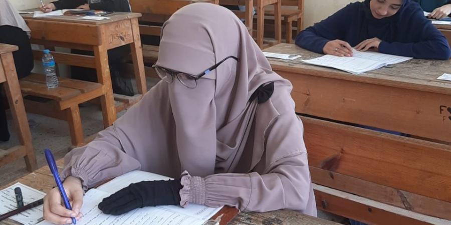 طلاب الأدبي بالثانوية الأزهرية يؤدون امتحان التوحيد.. اليوم