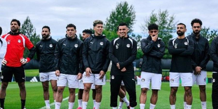 جاهزين للمونديال.. الجالية المصرية تزين مران منتخب مصر بأمريكا|صور