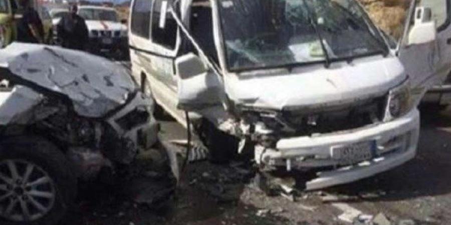إصابة 12 شخصا في حادث انقلاب سيارتين بالقليوبية