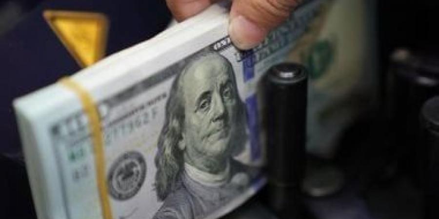 سعر الدولار على مدار الساعة.. 51.77 جنيه شراء الأخضر فى بنك مصر