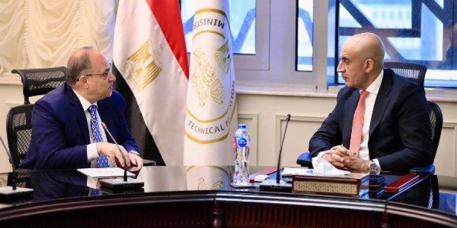 التعليم تبحث التعاون مع هيئة الدواء المصرية لإعداد كوادر فنية متخصصة في قطاع الصناعات الدوائية