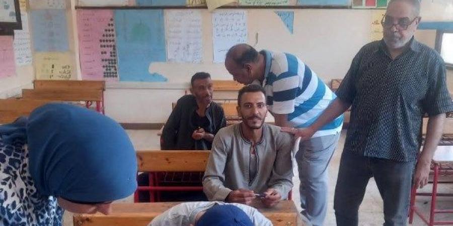 محافظ أسيوط: قوافل محو الأمية تسهم في بناء الإنسان وتعزيز الوعي المجتمعي بالقرى والمراكز