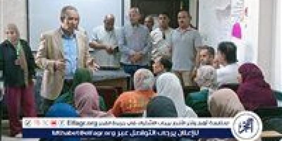 وكيل التعليم بأسيوط يشارك معلمين إدارة الفتح ورشة عمل اعداد كوادر البرنامج العلاجى الصيفى